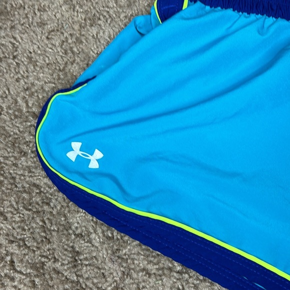 Under Armour Semi-Fitted Shorts - Picture 3 of 3